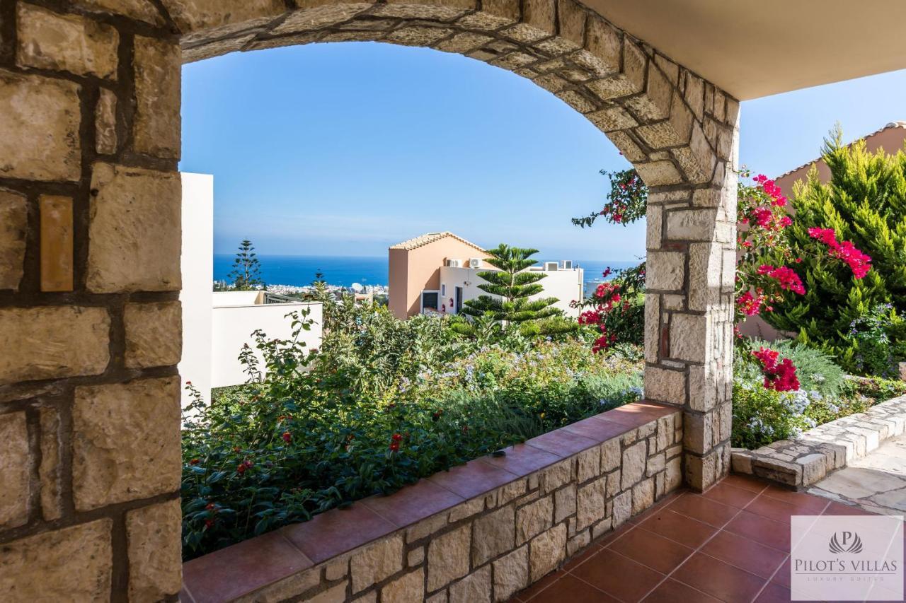 خيرسونِسوس Pilot'S Villas Luxury Suites المظهر الخارجي الصورة