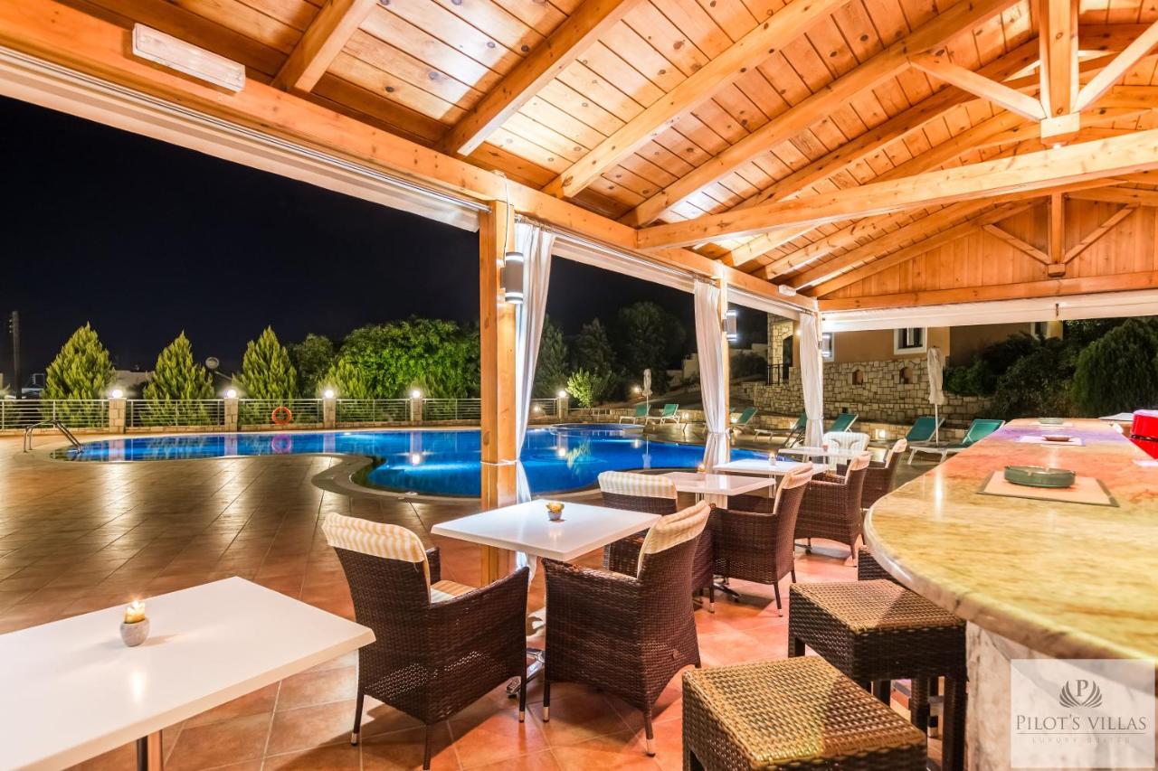 خيرسونِسوس Pilot'S Villas Luxury Suites المظهر الخارجي الصورة