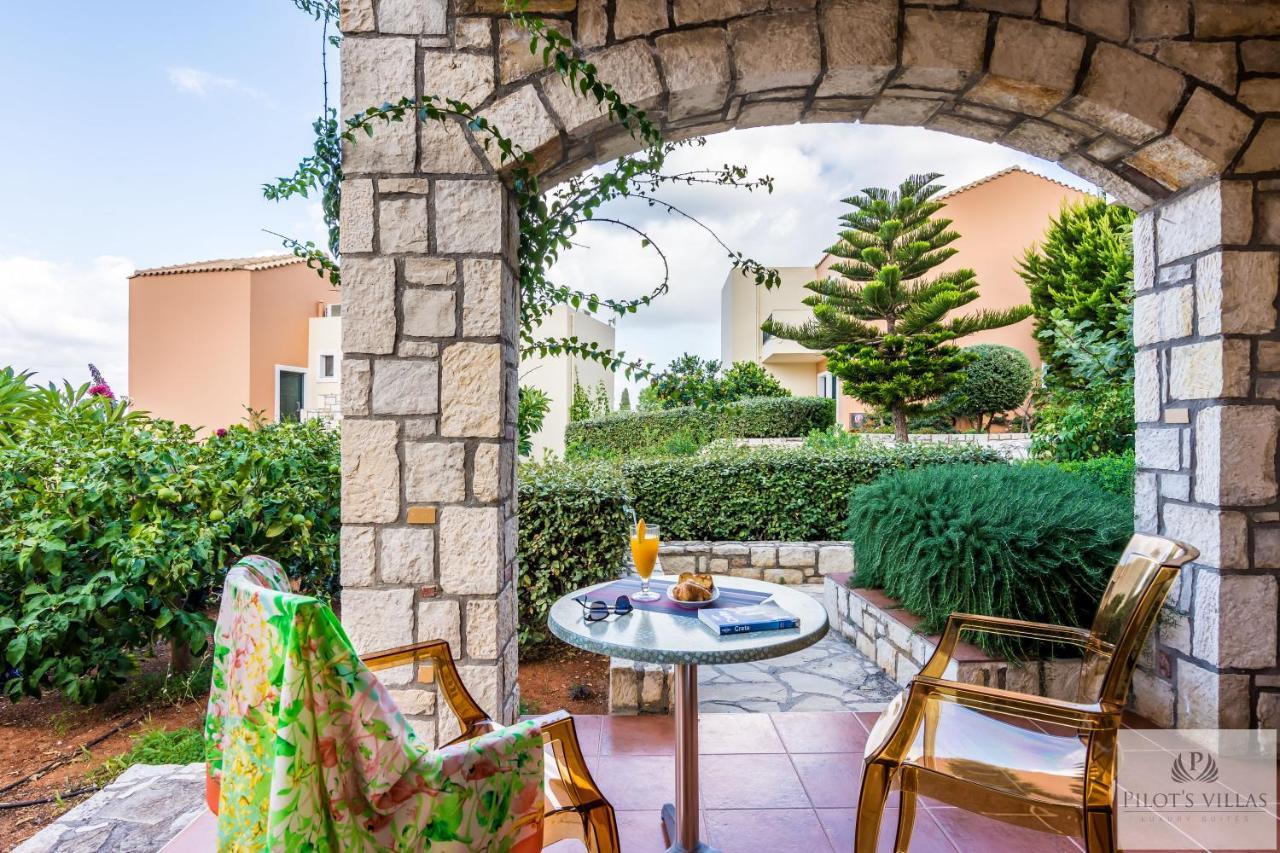 خيرسونِسوس Pilot'S Villas Luxury Suites المظهر الخارجي الصورة