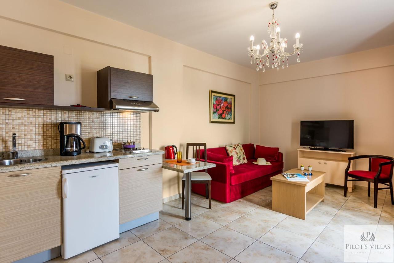 خيرسونِسوس Pilot'S Villas Luxury Suites المظهر الخارجي الصورة