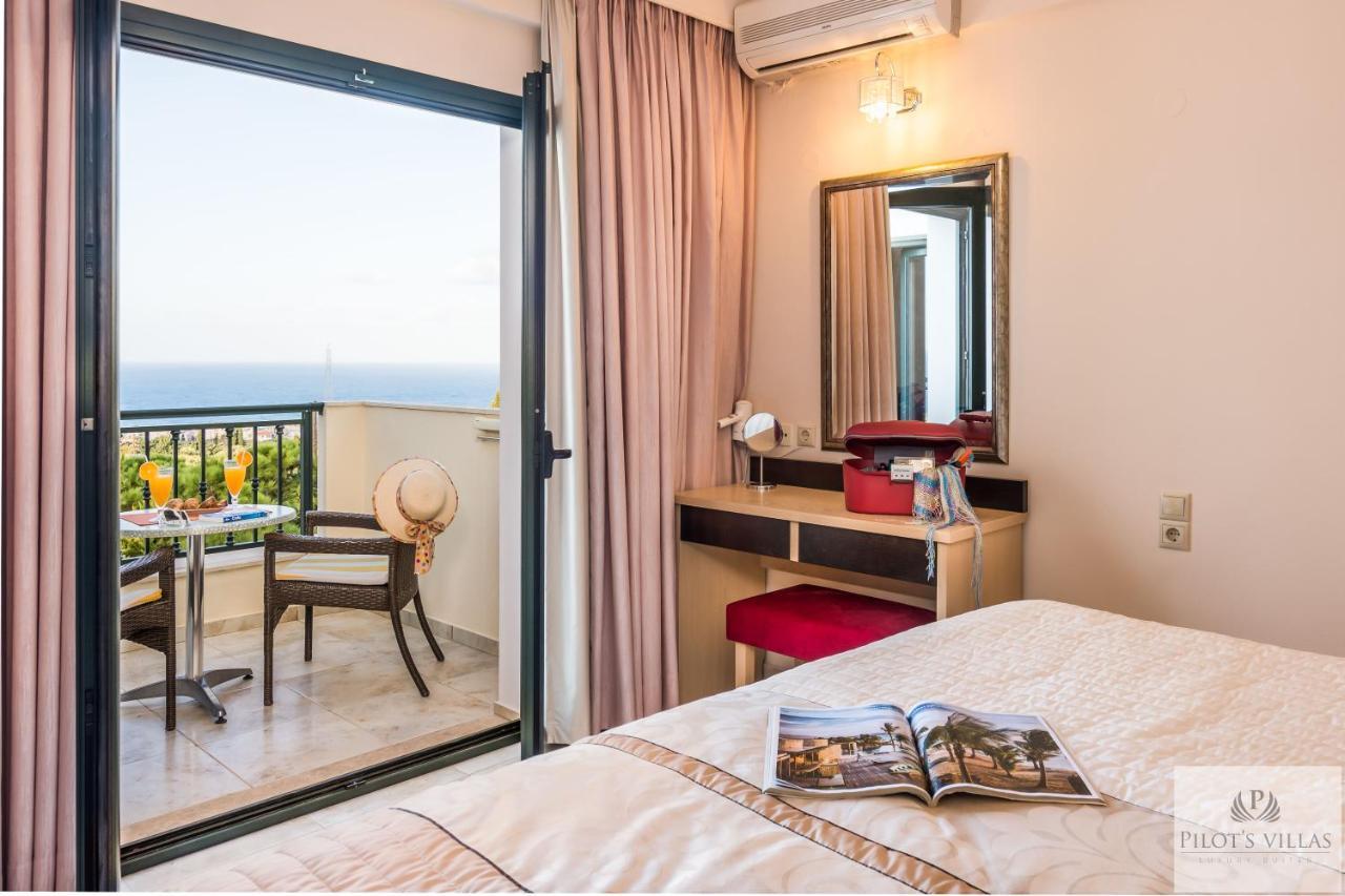 خيرسونِسوس Pilot'S Villas Luxury Suites المظهر الخارجي الصورة