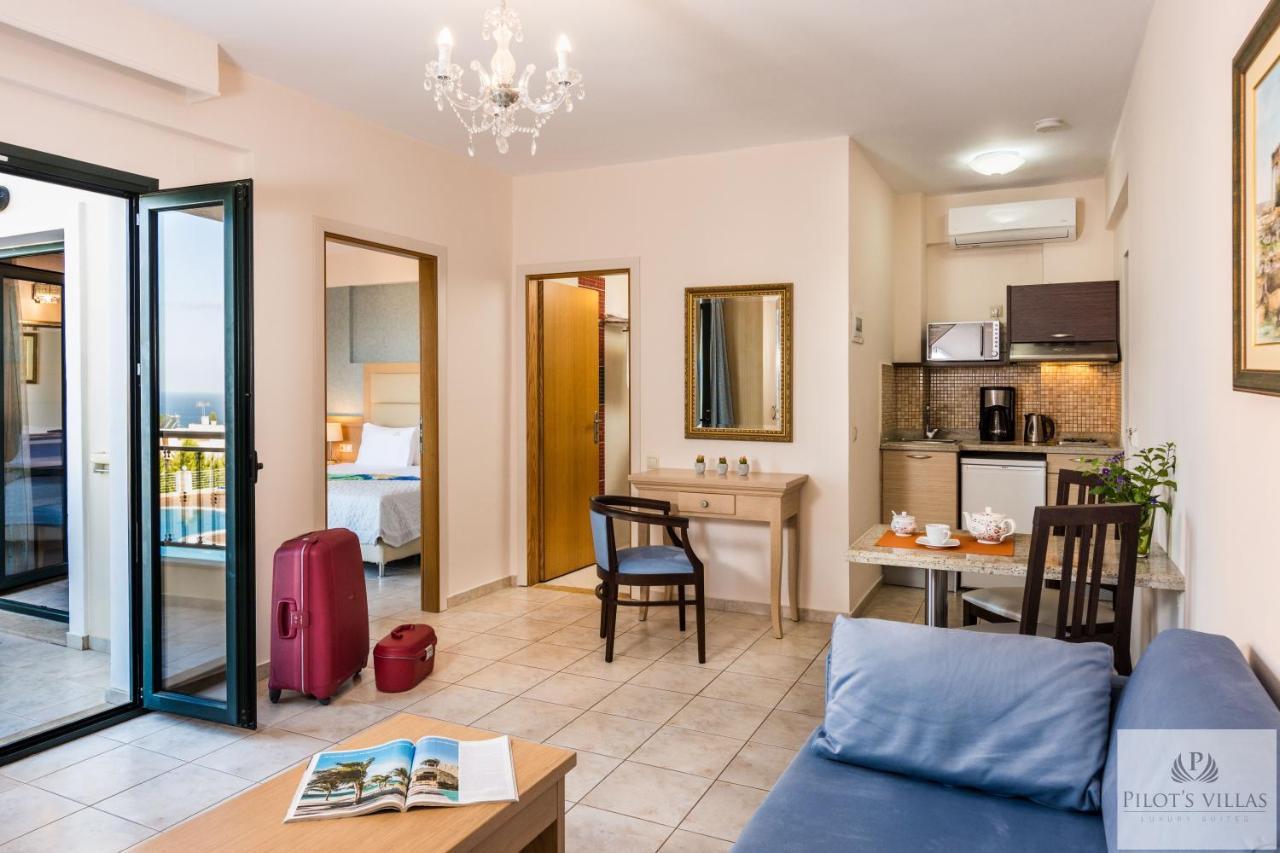 خيرسونِسوس Pilot'S Villas Luxury Suites المظهر الخارجي الصورة