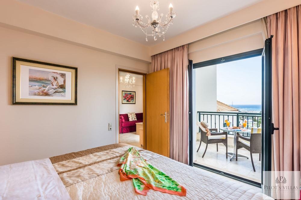خيرسونِسوس Pilot'S Villas Luxury Suites المظهر الخارجي الصورة