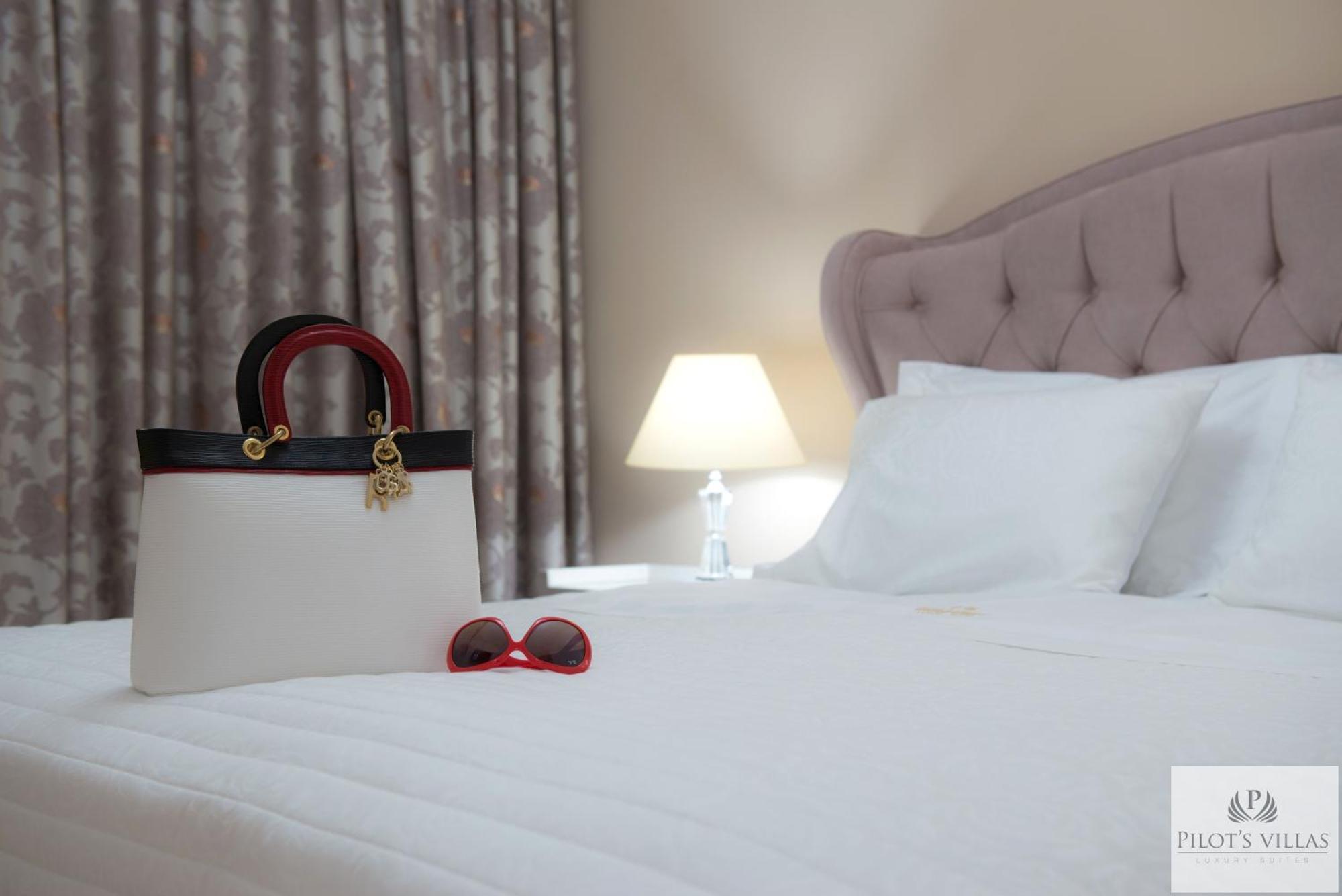 خيرسونِسوس Pilot'S Villas Luxury Suites الغرفة الصورة
