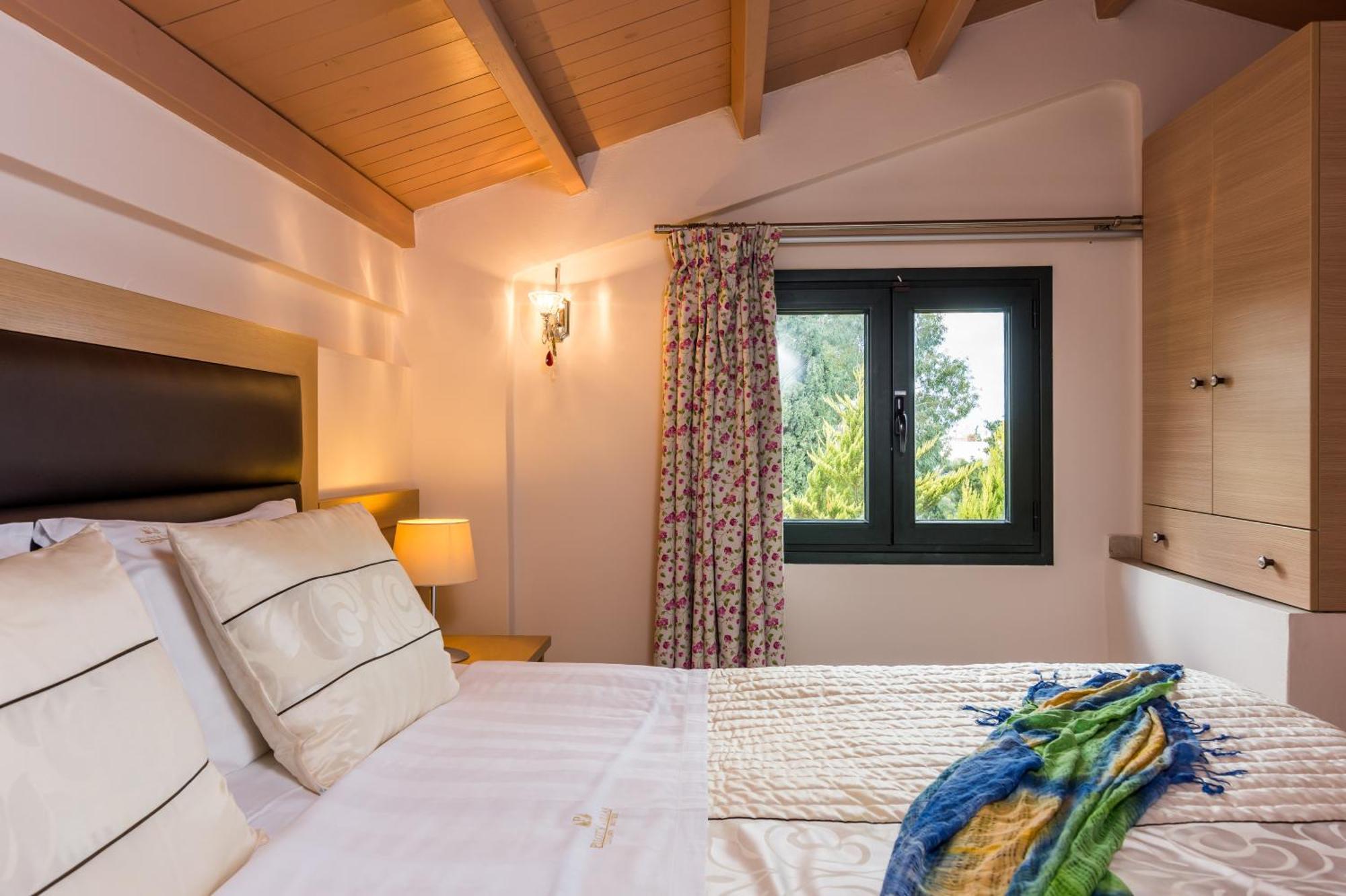 خيرسونِسوس Pilot'S Villas Luxury Suites المظهر الخارجي الصورة